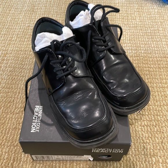 Kenneth Cole Reaction Other - Kenneth Cole Boys Dress Shoes - size 3